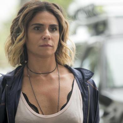 Em Segundo Sol, Luzia (Giovanna Antonelli).