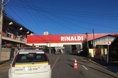 Empresa Rinaldi, em Bento Gonçalves, teve caixa eletrônico arrombado na madrugada desta quinta-feira.