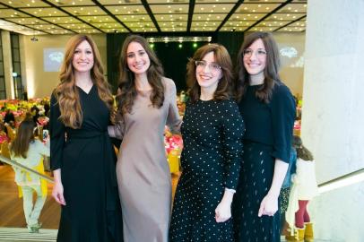  PORTO ALEGRE, RS, BRASIL, 05-09-2018.  Hana Zajac, Braha Leberow , Reisel Binjamini e  Kika Liberow.  Mega Challah Bake 2018. (FOTO ANDRÉA GRAIZ/AGÊNCIA RBS)Indexador: Anderson Fetter