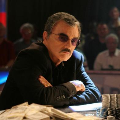 Burt Reynolds é Tommy,no filme Deal (2008)