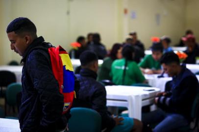 ESTEIO, RS, BRASIL, 06-09-2018: Detalhe das cores da venezuela em mochila de refugiado do país acolhido em igreja em Esteio. (Foto: Mateus Bruxel / Agência RBS)