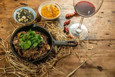 BENTO GONÇALVES (RS): Porco moura com pinhão, do restaurante Valle Rustico, do chef Rodrigo Bellora