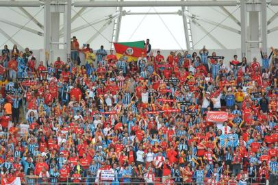  SANTA MARIA, RS, BRASIL, 03/05/2015.Grenal 406 final do campeonato gaúcho 2015. O Internacional venceu o Grêmio por 2 a 1 e levantou a taça.FOTO: GABRIEL HAESBAERT/ESPECIAL