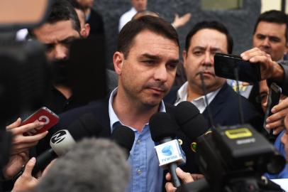 Brazilian Deputy for Rio de Janeiro Flavio Bolsonaro (C), son of Brazils right-wing presidential frontrunner Jair Bolsonaro, speaks to the press outside the Santa Casa hospital in the southeastern city of Juiz de Fora, Minas Gerais State, Brazil on September 7, 2018. Brazils right-wing presidential frontrunner Jair Bolsonaro was stabbed and seriously injured while campaigning on September 6, with police saying the suspect claimed to be acting on orders from God.  / AFP PHOTO / Fabio TEIXEIRA