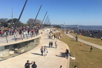 Movimento na orla do Guaíba neste feriado de 7 de setembro, em Porto Alegre