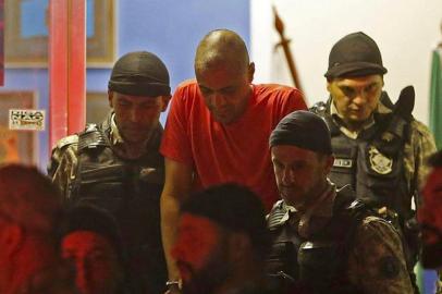 Adélio deixou o prédio da Polícia Federal com uniforme laranja e cabeça raspada, conforme procedimento padrão no sistema prisional. Foto: Tomaz Silva/Agência Brasil