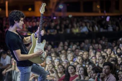 O Guitarrista Vinicius Modelski irá ministrar uma oficina de guitarra gaúcha em Caxias do Sul