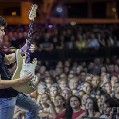 O Guitarrista Vinicius Modelski irá ministrar uma oficina de guitarra gaúcha em Caxias do Sul