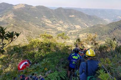 Os 11 ciclistas que haviam se perdido no Cânion Josafaz, no interior de São Francisco de Paula, foram encontrado por volta das 8h45min deste sábado (8). O grupo, de Bento Gonçalves e Garibaldi, estava perdido desde o início da noite desta sexta-feira (7).