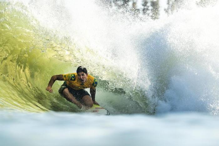 Gabriel Medina vence Filipinho e é tri campeão mundial de surfe