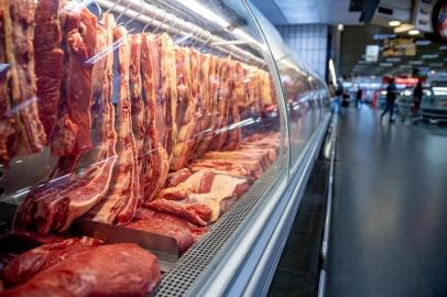  PORTO ALEGRE, RS, BRASIL, 28/06/2018  : Campo e Lavoura - Matéria sobre carne embalada. (Omar Freitas/Agência RBS)