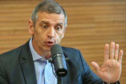  PORTO ALEGRE, RS, BRASIL, 11/09/2018 - Retratos do candidato Mateus Bandeira, na rádio. (FOTOGRAFO: JÚLIO CORDEIRO / AGENCIA RBS)