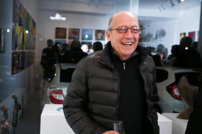  PORTO ALEGRE, RS, BRASIL, 10/09/2018 - Abertura de três exposições inéditas na Gravura Galeria de Arte, com Coordenação Internacional de Clara Pechansky. Na foto-Ivan Pinheiro Machado. (FOTOGRAFO: ANDRÉA GRAIZ / AGENCIA RBS)Indexador: Anderson Fetter