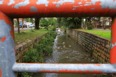  PORTO ALEGRE, RS, BRASIL, 04/09/2018 - Falta de Saneamento no bairro Jardim Itu. (FOTOGRAFO: TADEU VILANI / AGENCIA RBS)