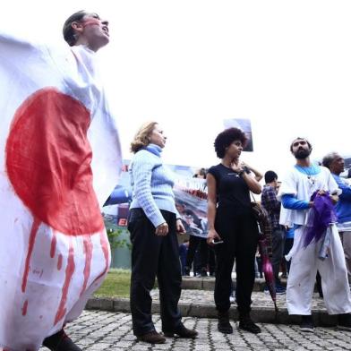  67ª Reunião da Comissão Baleeira Internacional.  Protestos na entrada do resort contra a liberação do caça as baleias no costão do Santinho