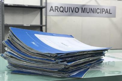 Artigo 150 da Lei Orgânica do Município, contra discriminação em Porto Alegre, tem só 55 multas em 23 anos. Na foto, os 44 processos administrativos guardados no Arquivo Municipal da prefeitura.