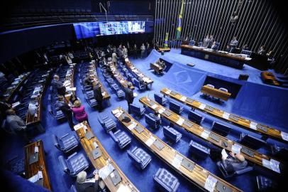 Brasília (DF): Plenário do Senado Federal durante sessão deliberativa extraordinária. Mesa: secretário-geral da Mesa, Luiz Fernando Bandeira de Mello Filho; presidente do Senado Federal, senador Eunício Oliveira (PMDB-CE); senador Magno Malta (PR-ES).