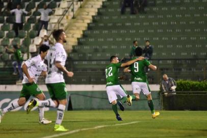 Guarani x Juventude pelo Campeonato Brasileiro - SÃ©rie BSP - FUTEBOL/GUARANI - ESPORTES - Guarani x Juventude, jogo válido pela 27ª rodada da série B do Campeonato Brasileiro, realido no estádio Brinco de Ouro, em Campinas/SP, na noite desta quinta-feira (13). Na foto, Gol de Bruno Mendes do Guarani. (Eduardo Carmim/Photo Premium/Folhapres)Local: CAMPINAS ;SÃ¿O PAULO ;BRASIL