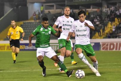 Guarani x Juventude pelo Campeonato Brasileiro - SÃ©rie BSP - FUTEBOL/GUARANI - ESPORTES - Guarani x Juventude, jogo válido pela 27ª rodada da série B do Campeonato Brasileiro, realido no estádio Brinco de Ouro, em Campinas/SP, na noite desta quinta-feira (13). Na foto, Jefferson Nem do Guarani. (Eduardo Carmim/Photo Premium/Folhapres)Local: CAMPINAS ;SÃ¿O PAULO ;BRASIL