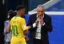 Tite vai esperar conversa com Neymar para se manifestar sobre soco em torcedor