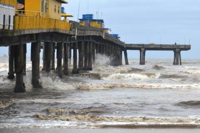  Fotos do mar em Tramandaí, na manhã deste sábado(15).