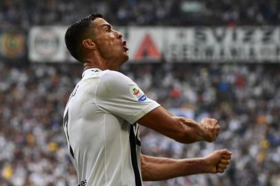 Juventus Portuguese forward Cristiano Ronaldo celebrates after scoring his second goal during the Italian Serie A football match Juventus vs Sassuolo on September 16, 2018 at the Juventus stadium in Turin. / AFP PHOTO / Miguel MEDINA