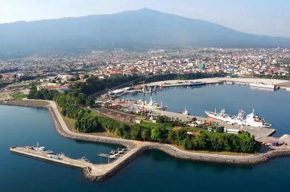  A view of main port leading to the Equatorial Guinea capital Malabo on April 22, 2016. / AFP PHOTO / STREditoria: ACELocal: MalaboIndexador: STRSecao: monument and heritage siteFonte: AFPFotógrafo: STR