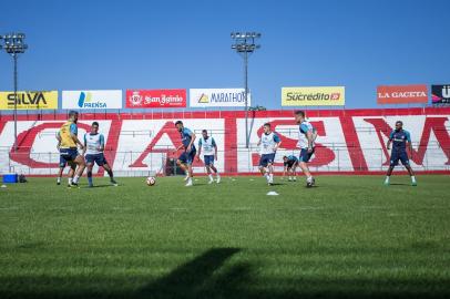 Grêmio treinou na segunda-feira (17) no Estádio La Ciudadela, casa do San Martín, antes de enfrentar o Atlético Tucumán pela Libertadores.