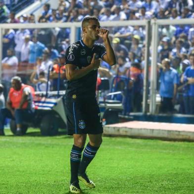 Gremio x Atletico TucumanRS - FUTEBOL/CONMEBOL LIBERTADORES 2018 /GREMIO X ATLÃTICO TUCUMAN - ESPORTES - Lance da partida entre Gremio e Atletico Tucuman disputada na noite desta terca-feira, no Estadio Jose Fierro, em Tucuman, valida pela Conmebol Libertadores 2018. FOTO: LUCAS UEBEL/GREMIO FBPAEditoria: SPOIndexador: Lucas UebelSecao: futebolFonte: Gremio.netFotógrafo: Gremio x Atletico Tucuman