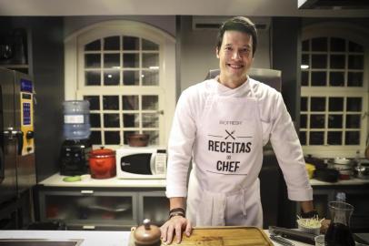  PORTO ALEGRE, RS, BRASIL, 17/09/2018: Casa Destemperados recebe Léo Yang (foto), vencedor do Masterchef, para um cook show e jantar. Indexador: ISADORA NEUMANN