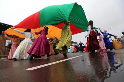  PORTO ALEGRE/RS - BRASIL - 20/09/2015 -  Desfile Farroupilha de Porto Alegre, realizado na Avenida Edvaldo Pereira Paiva. Indexador: Diego Vara