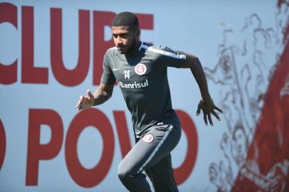 O zagueiro Emerson Santos, do Internacional.