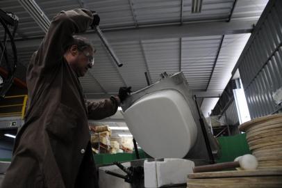  CAXIAS DO SUL, RS, BRASIL, 25/10/2017 - A Dompel é a maior fabricante de móveis para cabeleireiros do país. Projeto de vereador propõe uma Rota Industrial, com visitação a empresas. (Marcelo Casagrande/Agência RBS)