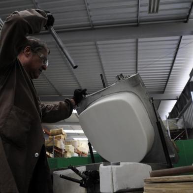  CAXIAS DO SUL, RS, BRASIL, 25/10/2017 - A Dompel é a maior fabricante de móveis para cabeleireiros do país. Projeto de vereador propõe uma Rota Industrial, com visitação a empresas. (Marcelo Casagrande/Agência RBS)