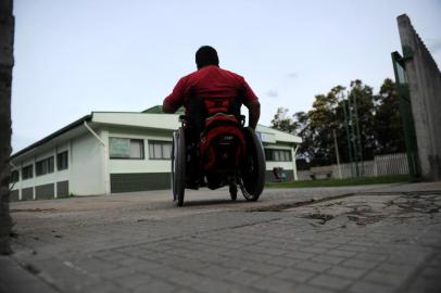  CAXIAS DO SUL, RS, BRASIL, 19/09/2018Adermiro Vidal de Brito, 55 anos, é cadeirante e por muitos anos enfrentou dificuldade para votar em Caxias do Sul. Desde o último pleito, teve o local de votação alterado para a UBS Campos da Serra para facilitar o acesso. (Lucas Amorelli/Agência RBS)