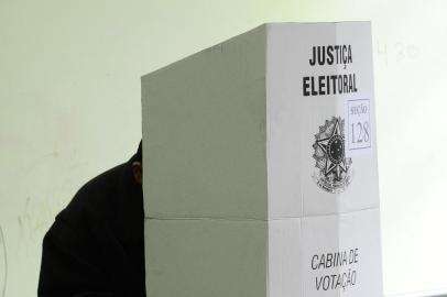  PORTO ALEGRE, RS, BRASIL 02/10/2016 - Eleições municipais de Porto Alegre, colégio Júlio de Castilhos. (FOTO: RONALDO BERNARDI/AGÊNCIA RBS).