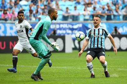 Grêmio enfrenta o Ceará na Arena pela 26ª rodada do Brasileirão. No lance, o volante Ramiro 