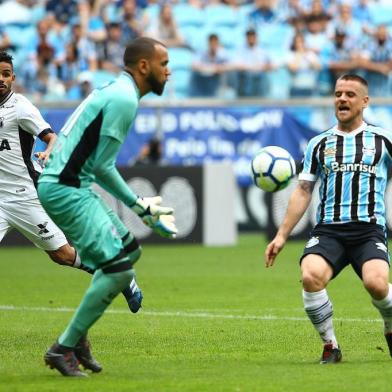 Grêmio enfrenta o Ceará na Arena pela 26ª rodada do Brasileirão. No lance, o volante Ramiro 