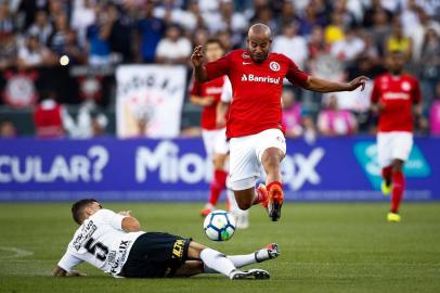 Corinthians x InternacionalSÃO PAULO, SP - 23.09.2018: CORINTHIANS X INTERNACIONAL - Gabriel do Corinthians dis puta bola com Patrick do Internacional  durante partida entre Corinthians x Internacional válida pela 26a rodada do Campeonato Brasileiro 2018, realizada na Arena Corinthians, localizado na zona leste da capital. (Foto: Marcelo Machado de Melo/Fotoarena/Lancepress!)Editoria: SPOIndexador: Marcelo Machado de Melo/FotoarenaFonte: Agência Lancepress!