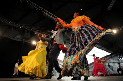 CAXIAS DO SUL, RS, BRASIL, 23/09/2018Último dia da programação dos Festejos Farroupilhas em Caxias do Sul levou centenas de pessoas aos pavilhões da Festa da Uva neste domingo.Nos pavilhões ocorreram as finais do Fegaserra (de dança) (Lucas Amorelli/Agência RBS)