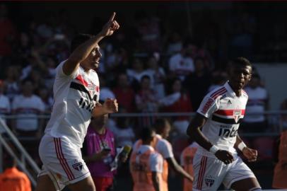 Diego Souza comemora gol pelo São Paulo