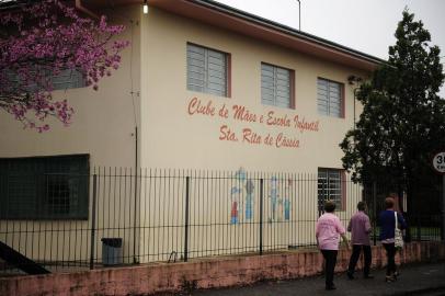  CAXIAS DO SUL, RS, BRASIL, 25/09/2018 - Após reunião entre representantes do Clube de Mães Santa Rita de Cássia e a secretária da Educação, Marina Matiello, a prefeitura decidiu suspender até novembro a reintegração do imóvel no bairro Desvio Rizzo. Nesse período, o Executivo vai avaliar se é possível instalar a nova escola em algum outro local. (Marcelo Casagrande/Agência RBS)