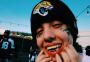 "Comi muito Cheetos": rapper Lil Xan é internado por motivo curioso