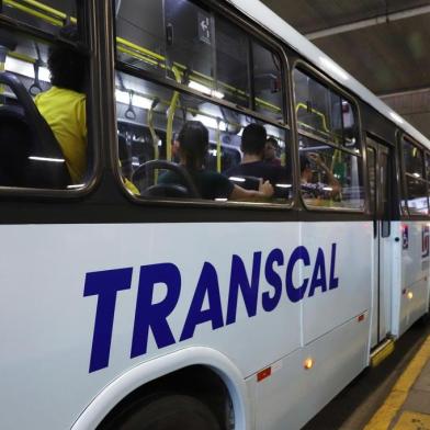  PORTO ALEGRE, RS, BRASIL, 19/09/2018: Segundo relatos, empresa Transcal demitiu cobradores e em alguns ônibus motoristas estão cobrando as passagens.