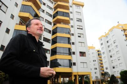  CAXIAS DO SUL, RS, BRASIL, 14/09/2018. Jeferson da Silva administrador de condomínios. Reportagem sobre os altos índices de inadimplência nos condomínios de Caxias do Sul. (Porthus Junior/Agência RBS)