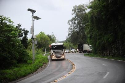  FARROUPILHA, RS, BRASIL, 17/09/2018. RS-122, entre Farroupilha e São Vendelino. Pontos prioritários para investimento. Reportagem sobre infraestrutura da série A Serra Precisa. Na foto, KM 47 na Curva da Morte. (Porthus Junior/Agência RBS)