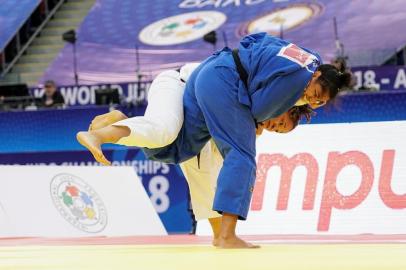  A judoca Maria Suelen Altheman (de branco) em aÃ§Ã£o em luta vÃ¡lida pela categoria +78kg no Mundial de JudÃ´ 2018, em Baku (AzerbaijÃ£o). Foto:/ rededoesporte.gov.br. Data: 26.09.2018. Local: Arena Nacional de GinÃ¡stica, em Baku.