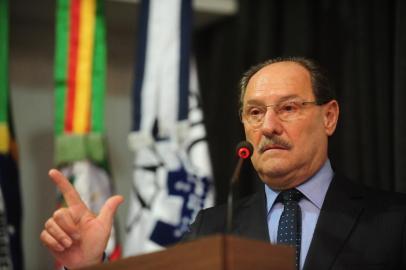  CAXIAS DO SUL, RS, BRASIL (12/03/2018). Governador José Ivo Sartori palestra na CIC de Caxias do Sul. No evento concorrido, particparam polítcos expressivos como o prefeito Daniel Guerra, deputado federal Mauro Pereira, o vice-prefeiro Ricardo Fabris e o ex-prefeito Alceu Barbosa velho. A CIC é presidida por Ivanir Gasparin.