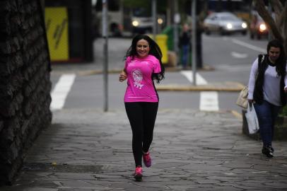  CAXIAS DO SUL, RS, BRASIL, 27/09/2018 - Cris Benini é deficiente e vai correr a meia maratona de Caxias. Ela tem a penas um braço. (Marcelo Casagrande/Agência RBS)