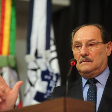  CAXIAS DO SUL, RS, BRASIL (12/03/2018). Governador José Ivo Sartori palestra na CIC de Caxias do Sul. No evento concorrido, particparam polítcos expressivos como o prefeito Daniel Guerra, deputado federal Mauro Pereira, o vice-prefeiro Ricardo Fabris e o ex-prefeito Alceu Barbosa velho. A CIC é presidida por Ivanir Gasparin.